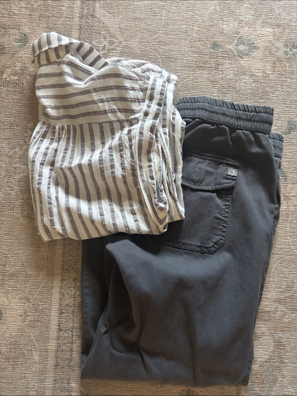 Women's Elastic-Waist Cargo Jogger Pants - Charcoal - Picture 5 of 5